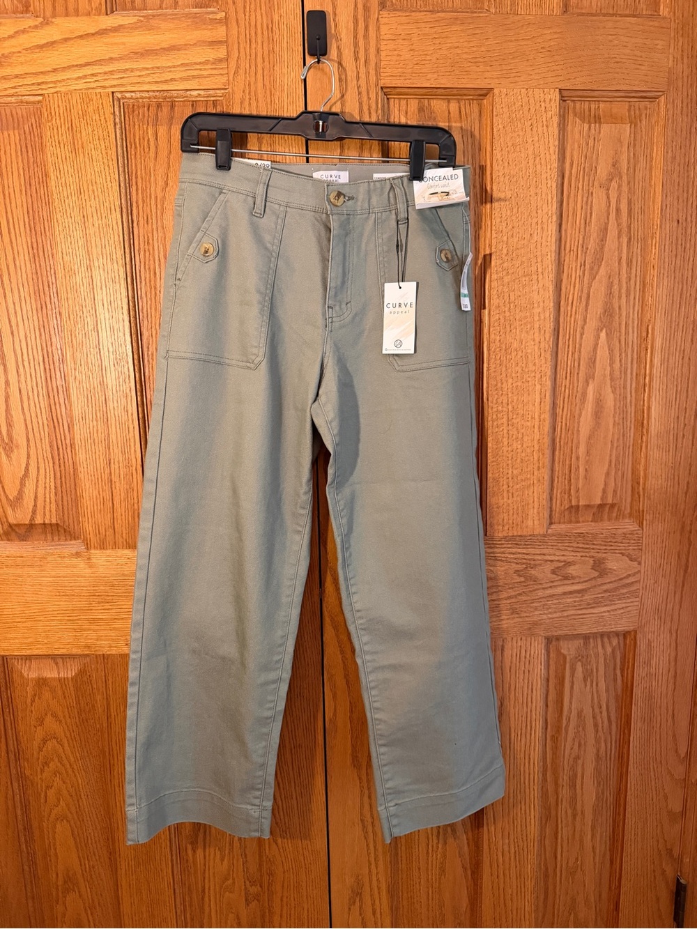 Curve Label Wide-Leg Women’s Pants in Sage Green